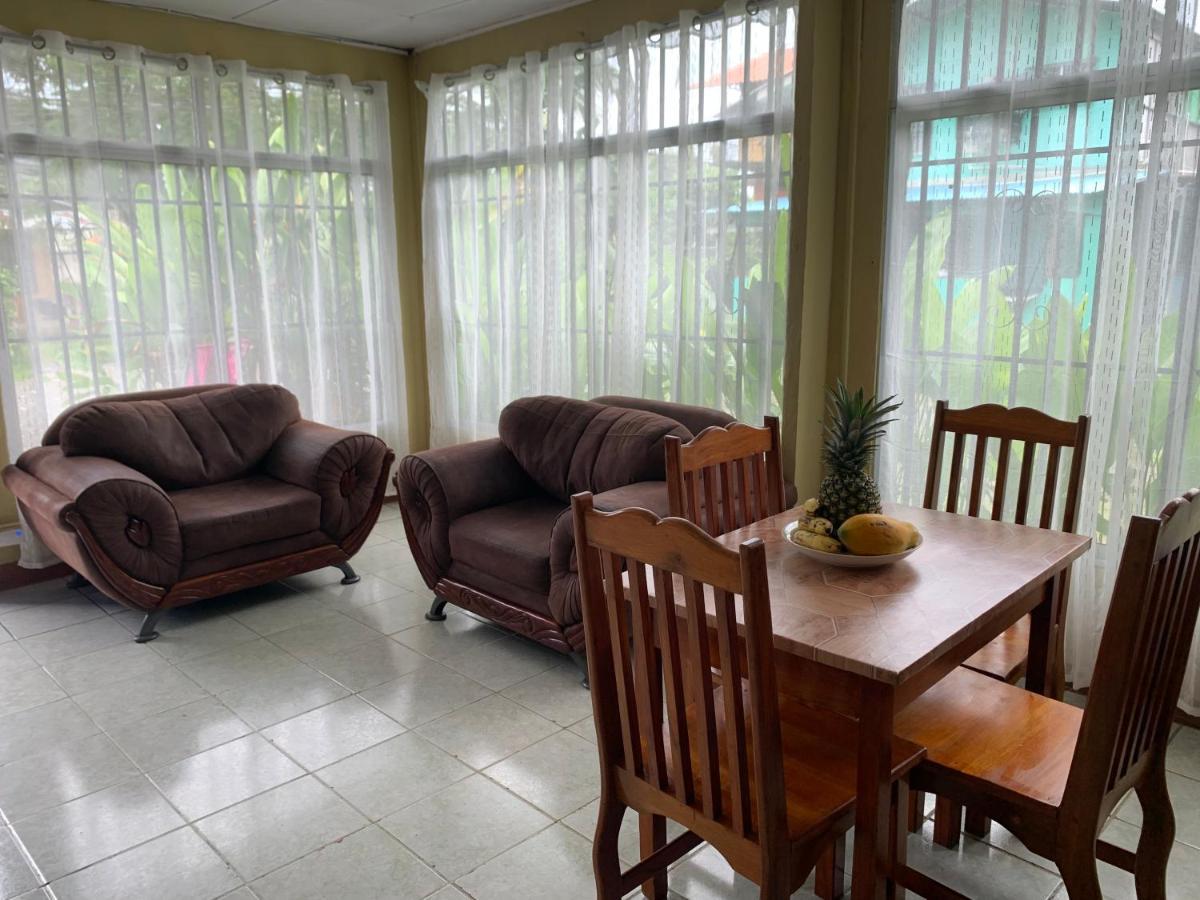 Blue House Guest House Puerto Jimenez Bagian luar foto