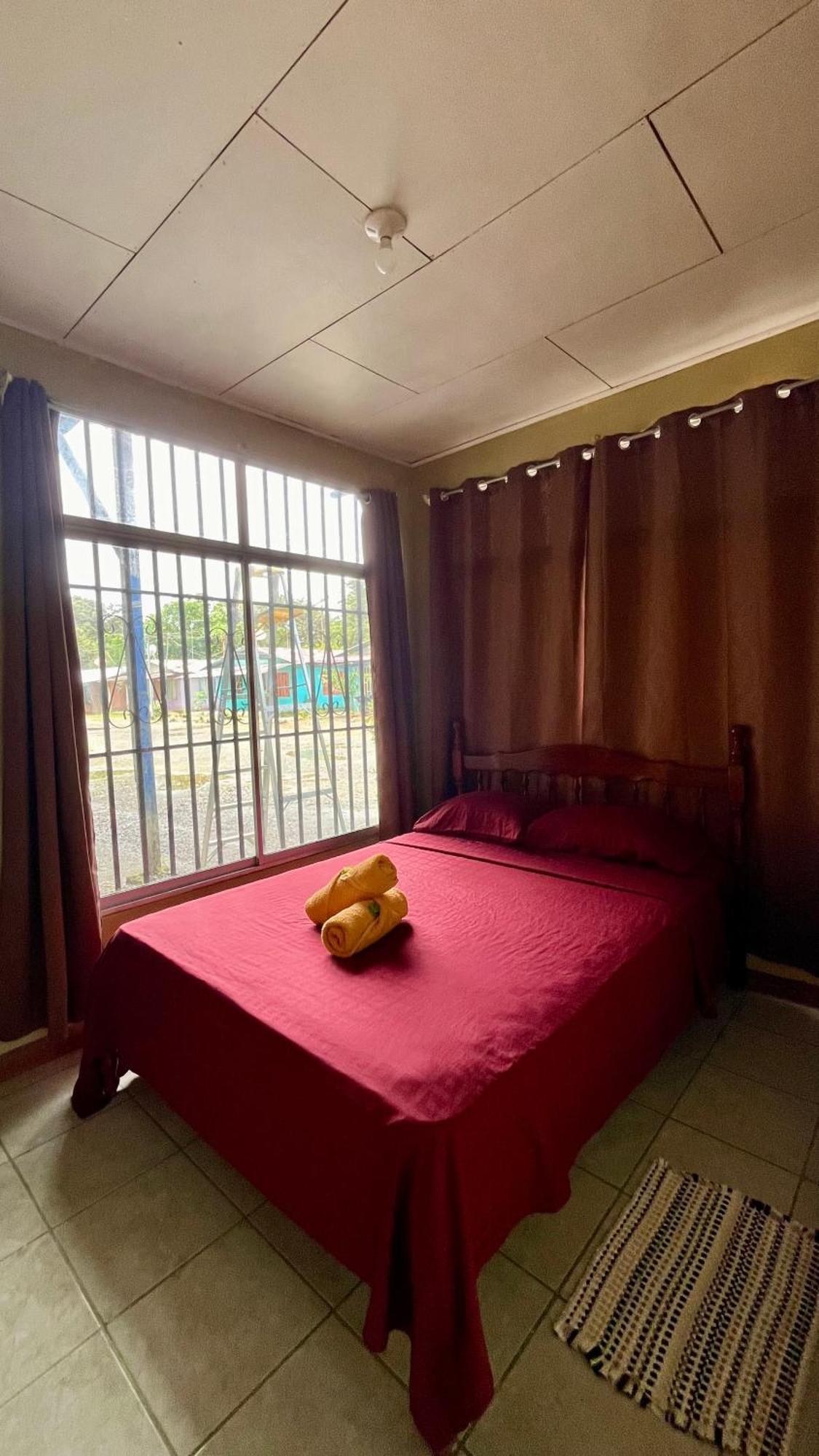 Blue House Guest House Puerto Jimenez Bagian luar foto